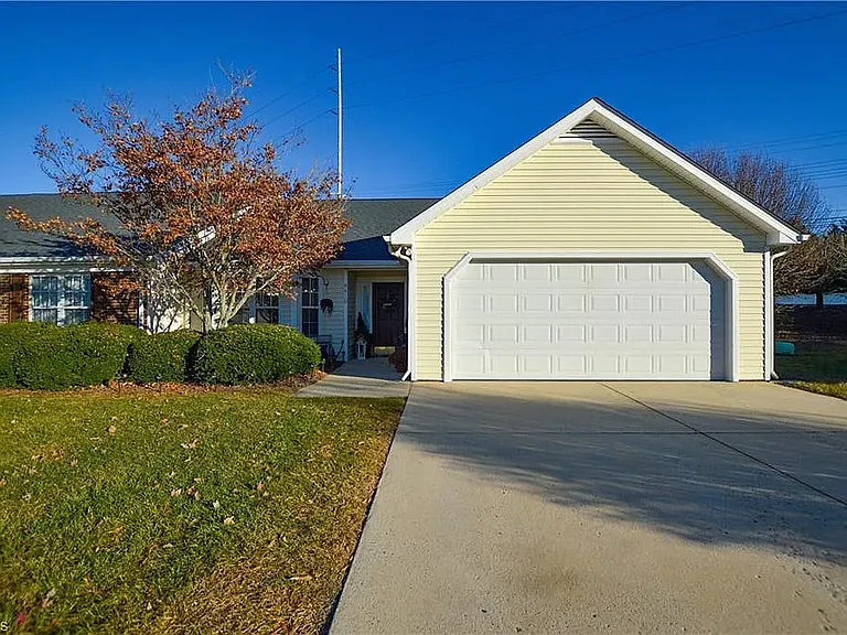 4410 Single Tree Ln — Photo 1