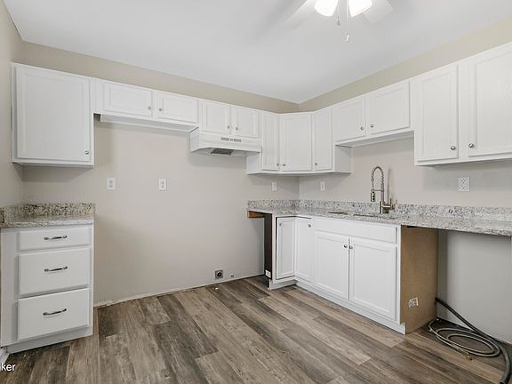4th image of 4915 Applegrove Ln