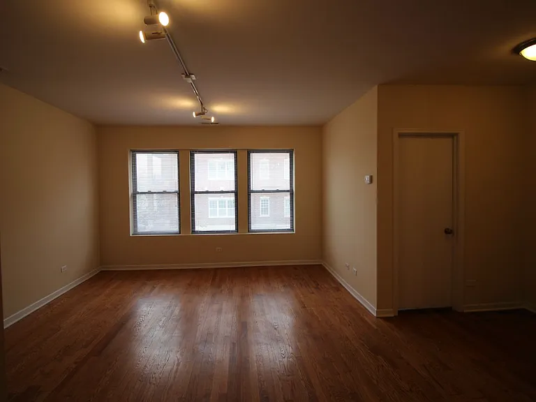 3003 W Lawrence Ave #2W — Photo 1