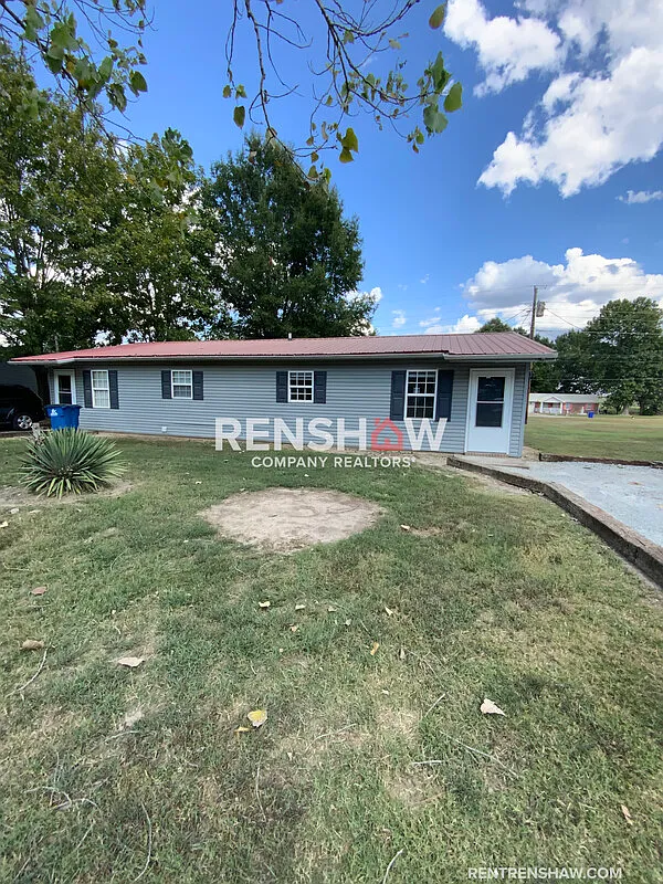 2 bed, 1.0 bath, 728 sqft, $650 — Photo 1