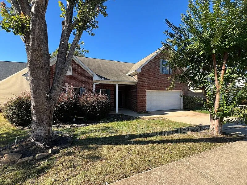4 bed, 2.0 bath, 1741 sqft, $1,900 — Photo 1