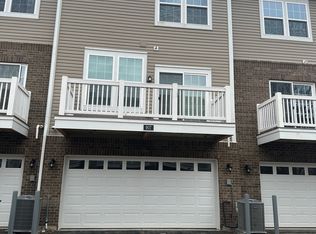 907 Jenkins Ct, Wheeling, IL 60090