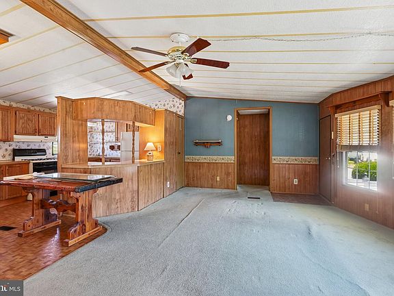 2nd image of 12 Breakwater Pl