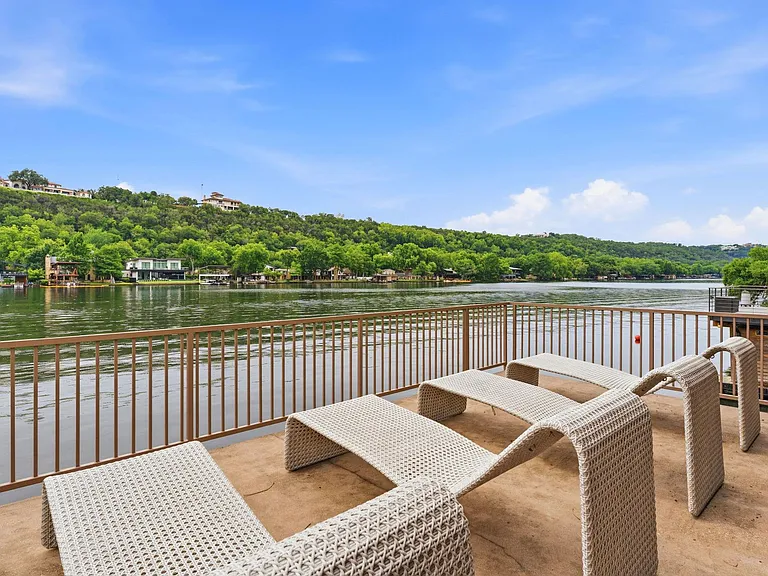 3605 Robbins Rd — Photo 1