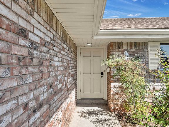 4th image of 3939 Dumont Dr