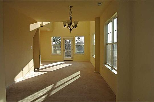 4th image of 220 Craftsman Cir