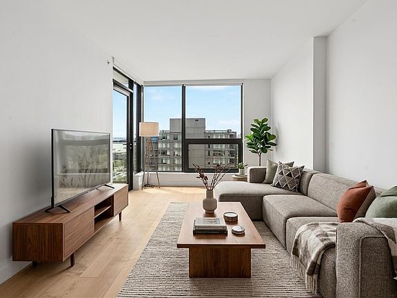 4th image of 135 E 13th St #1304