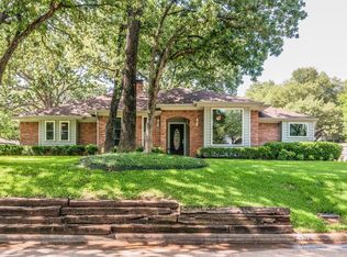 2517 Huntwick Dr, Grand Prairie, TX 75050