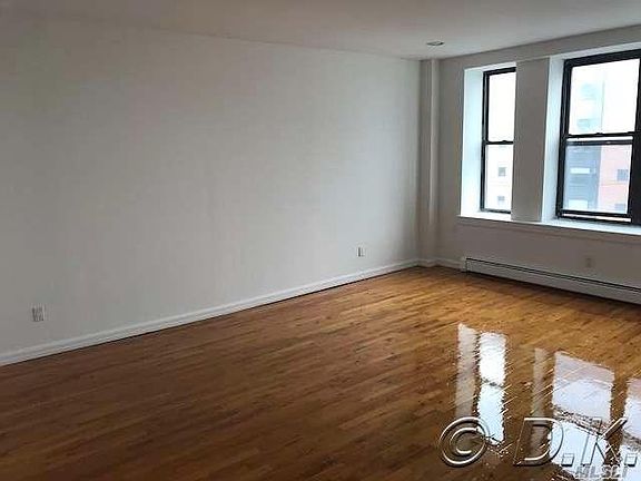 3rd image of 25 West Broadway