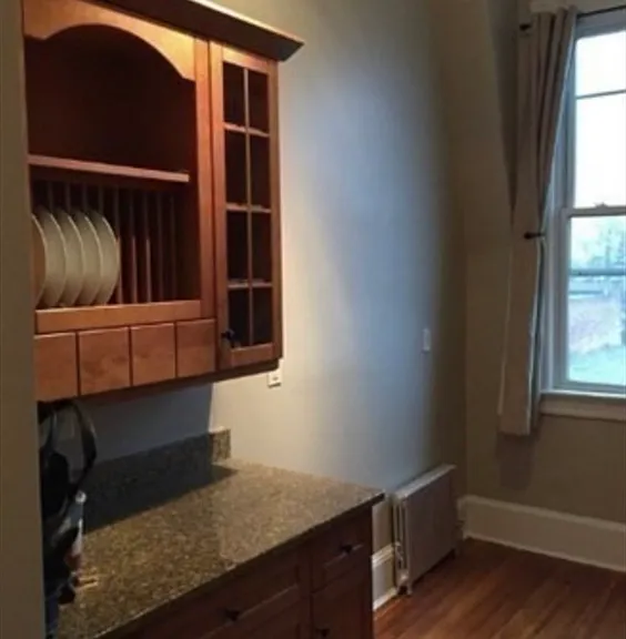 554 E 4th St #6 — Photo 8