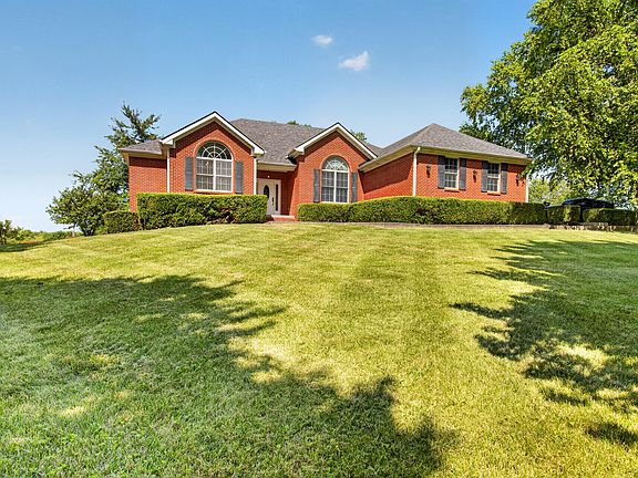 3rd image of 227 Rebecca Ln