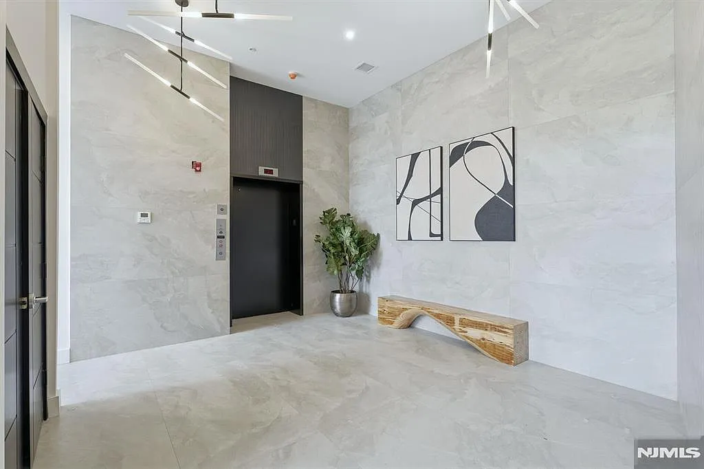 1 bed, $2,531 — Photo 2
