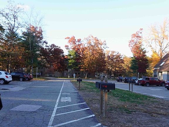 Exterior Neighborhood (street photo)