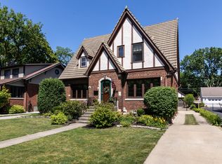 805 Courtland Ave, Park Ridge, IL 60068