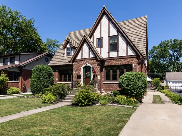 805 Courtland Ave, Park Ridge, IL 60068