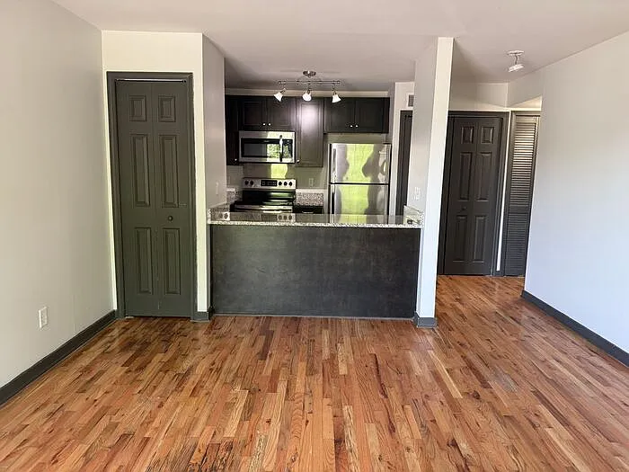 1 bed, 1.0 bath, 600 sqft, $995 — Photo 1