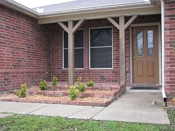2nd image of 1017 Mockingbird Dr