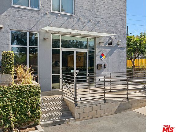 2nd image of 825 E 4th St APT 503