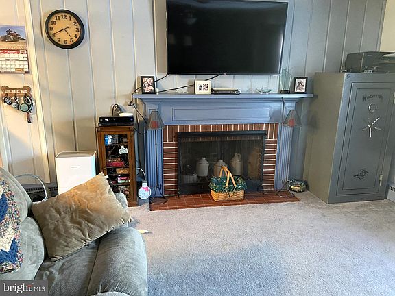 3rd image of 614 Elm Dr