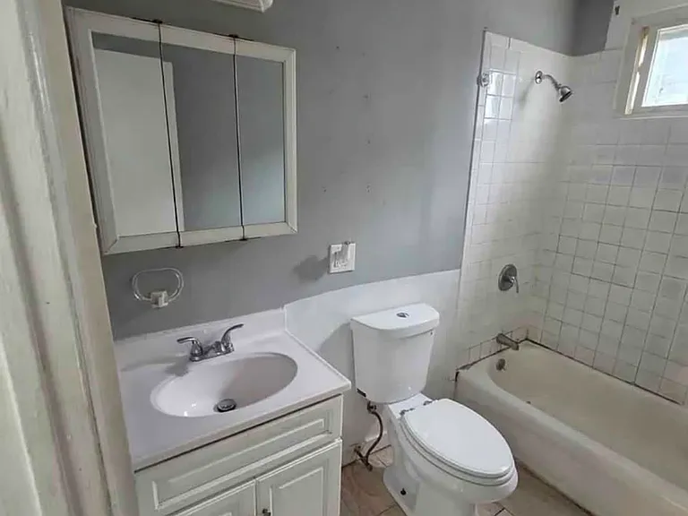 1035 Morris St #2R — Photo 2