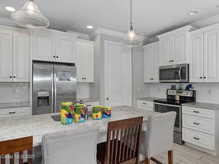 1175 S Courtenay Pkwy — Photo 3