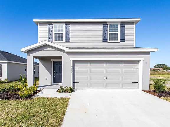 Move-in ready 2-story home in Winter Haven, FL