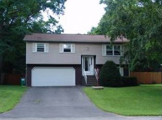 114 Sylvia Ln, Schenectady, NY 12306