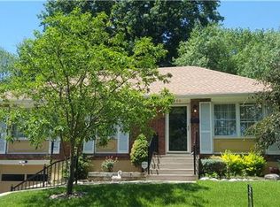 2400 Blue Ridge Ter, Independence, MO 64052