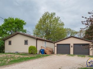 33144 Waterman Crossing Rd, Maple Hill, KS 66507