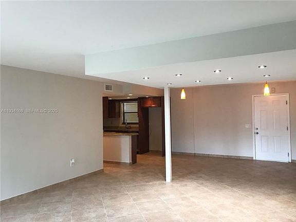 4th image of C105-9355 Fontainebleau Blvd #C105