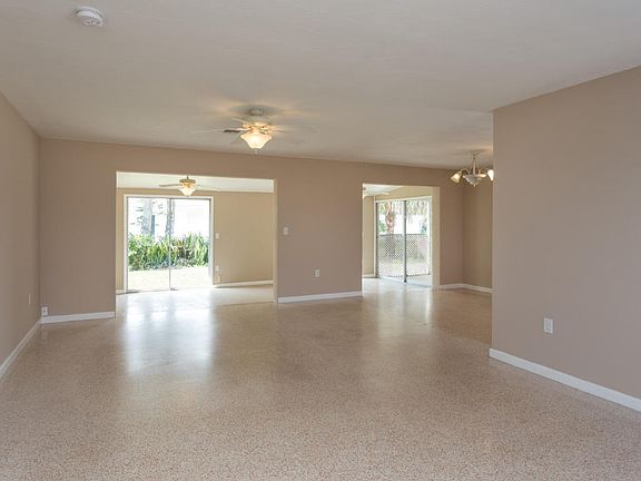 3rd image of 2082 Barracuda Ave