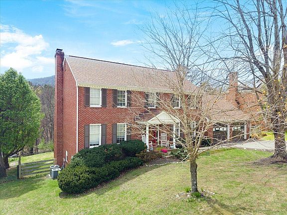 2nd image of 716 Debra Ln