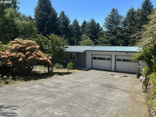 17812 Aqua Vista Ln, Brookings, OR 97415