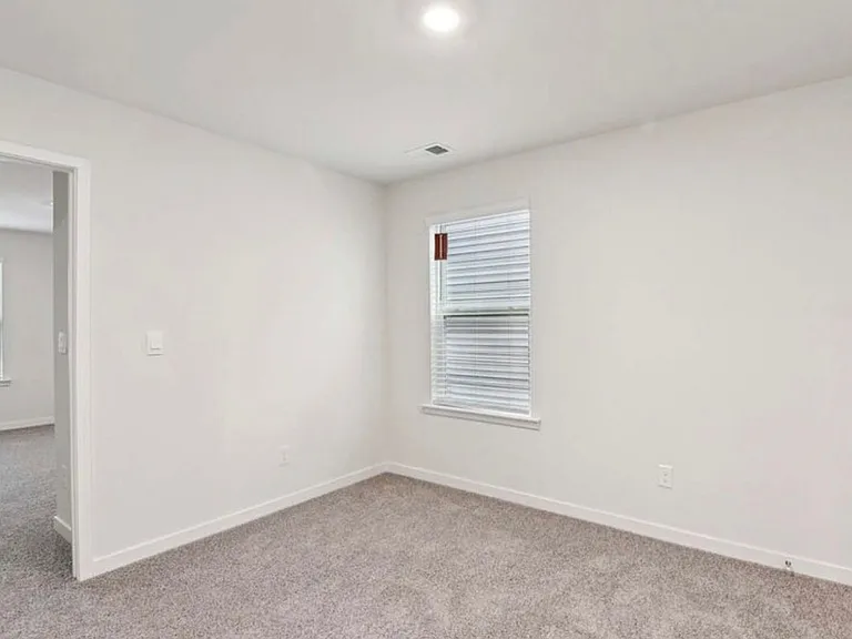 2130 10th St SE — Photo 14