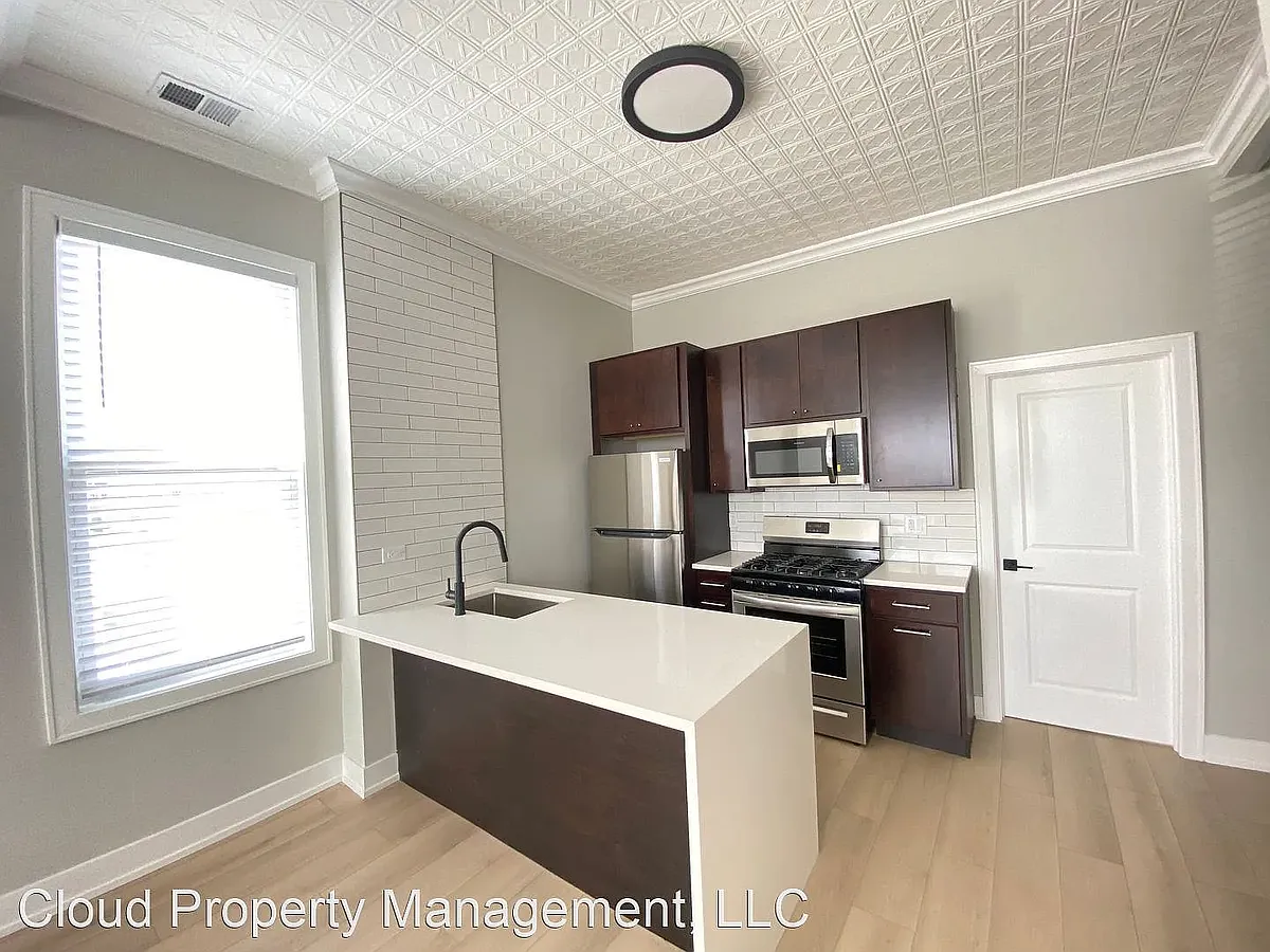 Building Photo - 2142 S Fairfield Ave #2R