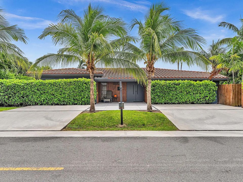 1st image of 1740 Poinsettia Dr