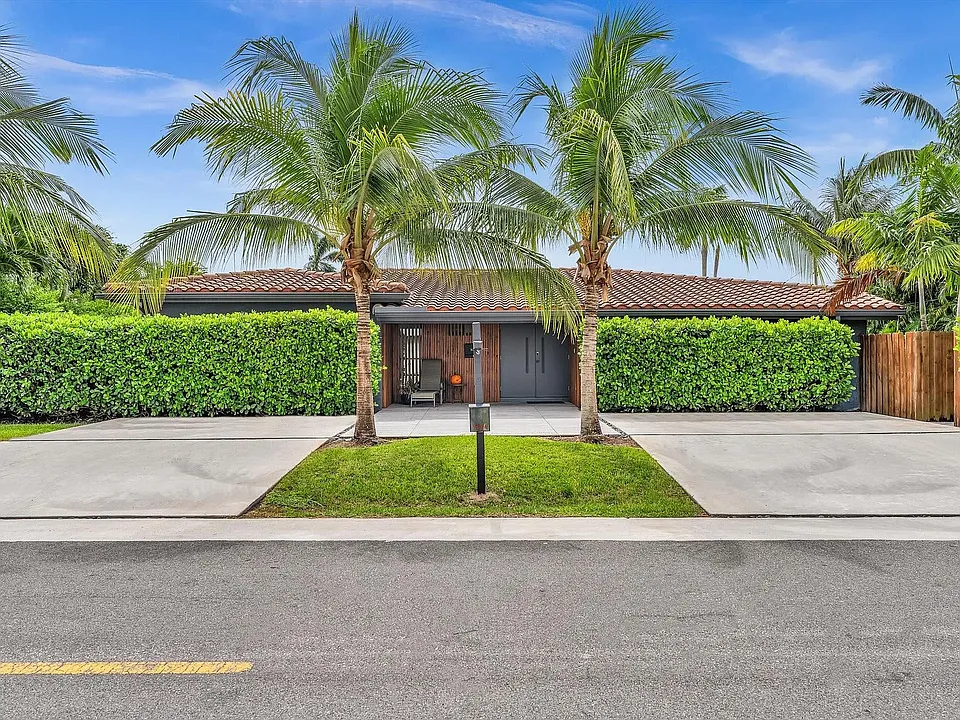 1740 Poinsettia Dr