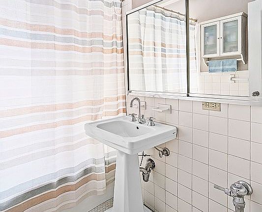 5th image of 325 W 45th St APT 1001