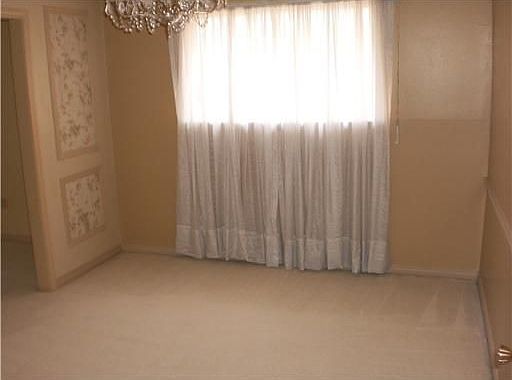 4th image of 857 E Lexington Ave
