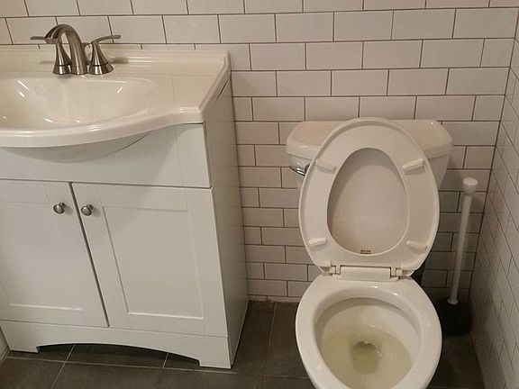 3rd image of 1526 College Point Blvd