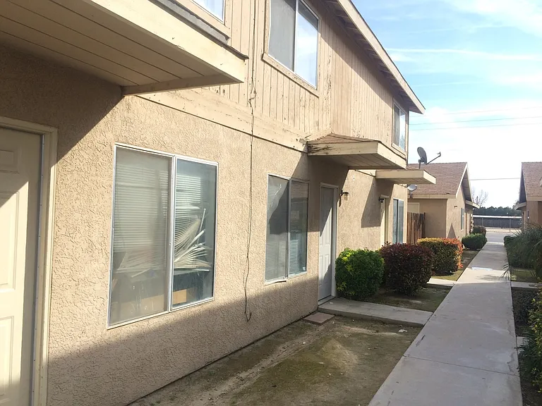 6205 S H St — Photo 1