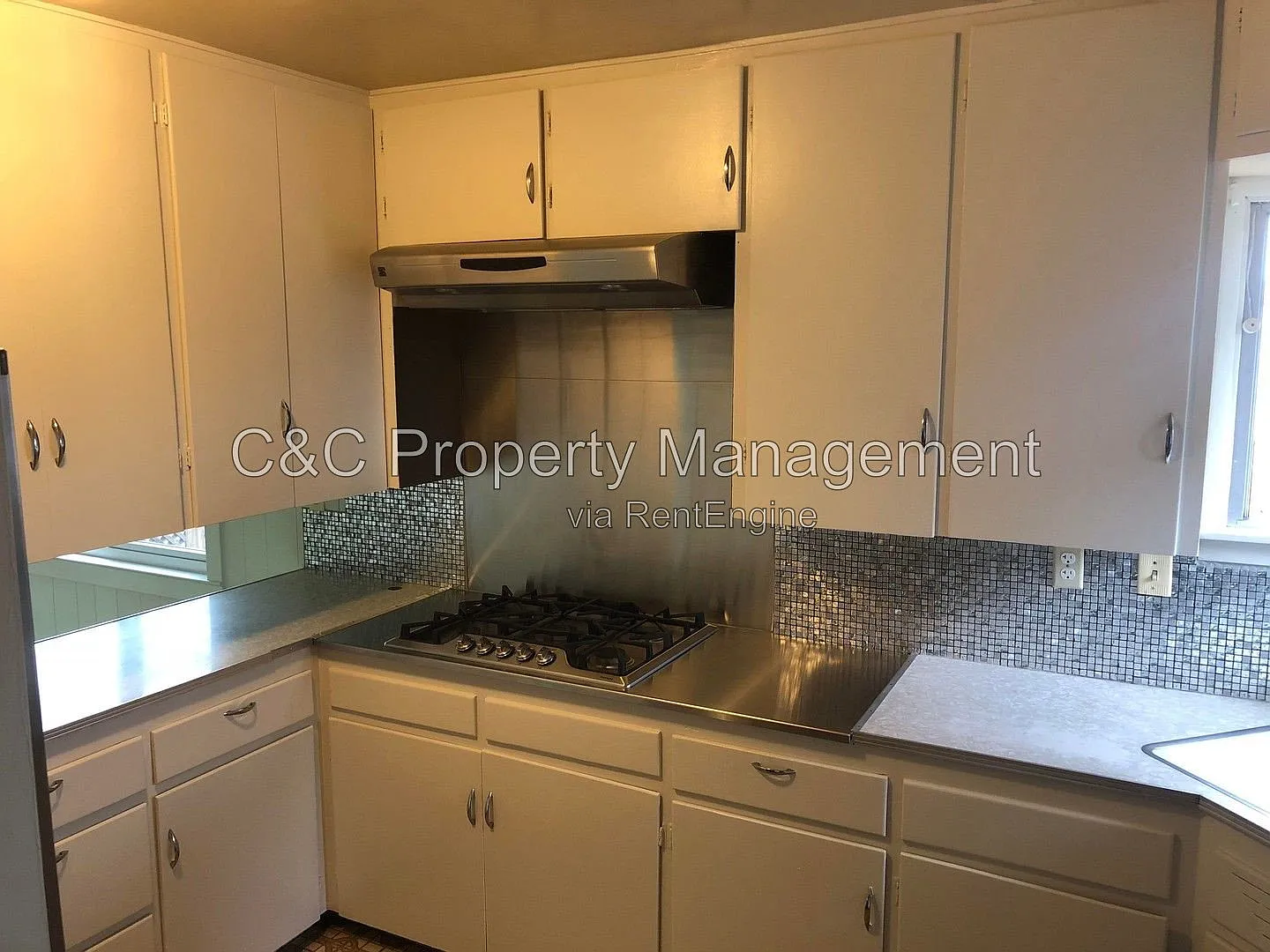 4 bed, 2.0 bath, $4,295 — Photo 2