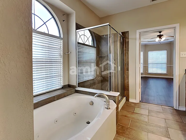 404 Roundrock Ln — Photo 14