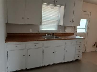 2nd image of 319 E Coe Dr