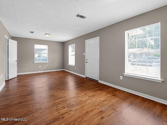 4th image of 6643 Glen Ridge Dr