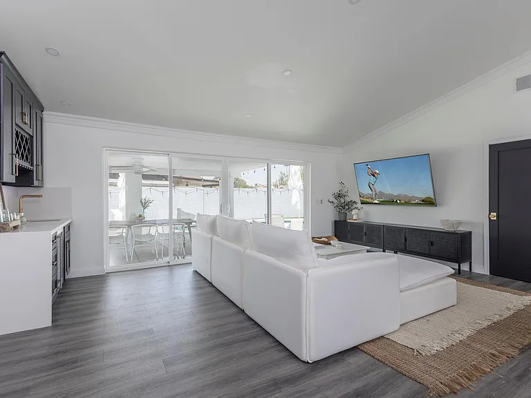 8702 E Clarendon Ave — Photo 28