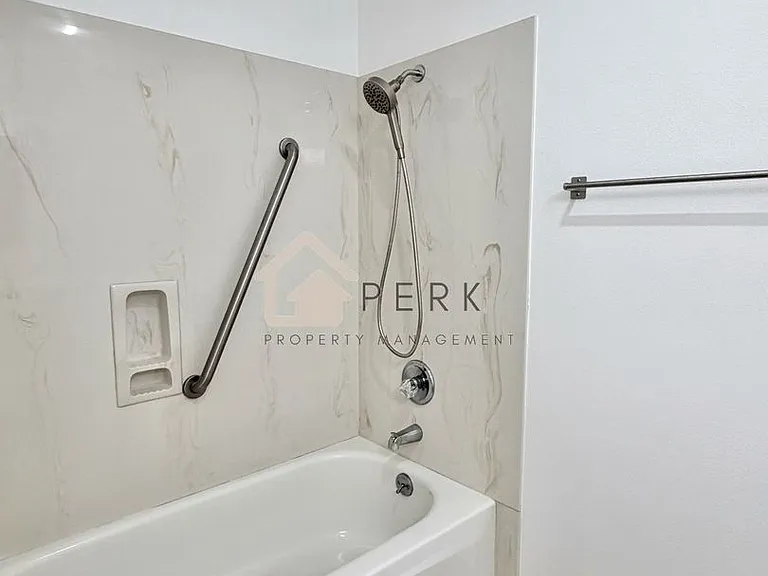 3605 NE 10th Ct — Photo 11