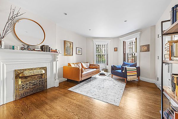1st image of 286 Park Pl #1