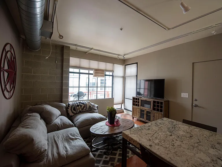 336 W Broadway #310 — Photo 4