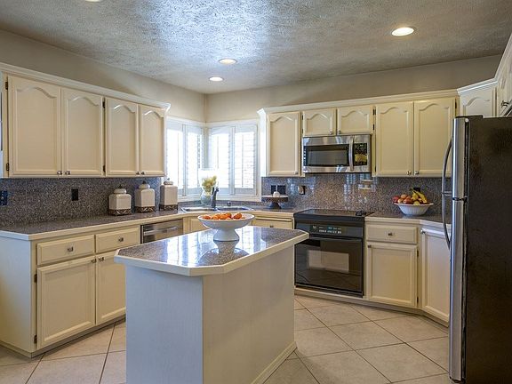 4th image of 10511 N Iroquois Dr